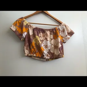 Wilfred crop top.  Size medium thumbnail 4