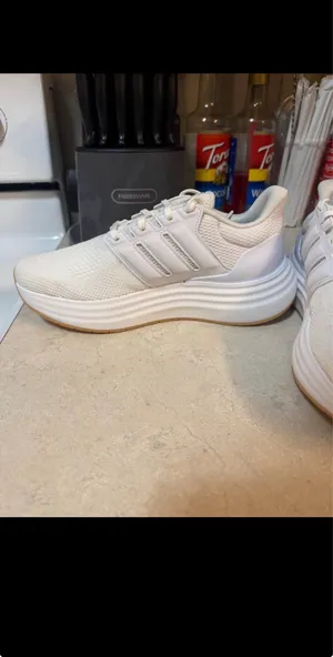 Women’s Adidas ultradream white shoes thumbnail 5