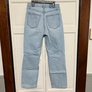 Abercrombie & Fitch The 90s Straight Ultra High Rise light wash jeans size 26S thumbnail 2