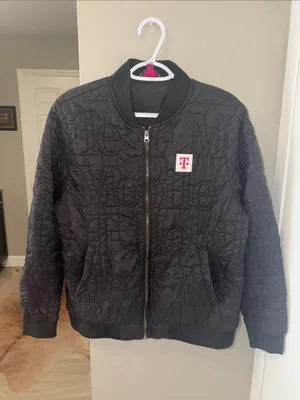 T-Mobile Be Magenta WOMEN'S QUILTED BLACK JACKET M thumbnail 5