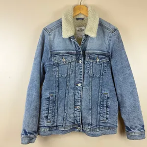 Hollister Women’s Size M Blue Denim Jacket Faux Shearling Lined thumbnail 2
