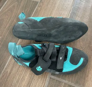 Evolv climbing shoes thumbnail 1