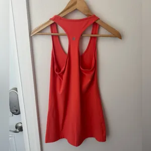 • Lululemon • Women’s Tank Top Size 6 thumbnail 2