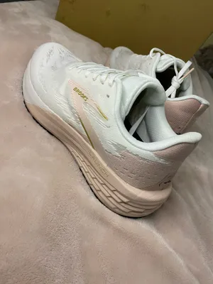 Brooks Women's White & Blush Launch Running Shoes size 7 thumbnail 4