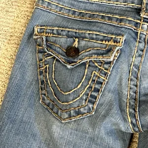True Religion Billy Super T Jeans Womens 24 Straight Low Rise Actual 26x32 USA thumbnail 10