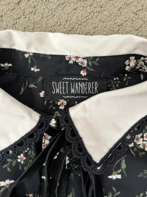 Sweet Wanderer Floral Blouse thumbnail 2