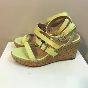 Vionic Sabina wedge-heel platform sandals in pale lime green leather, like new! thumbnail 7