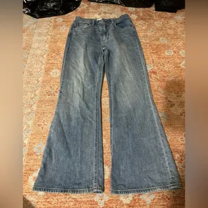 Aritzia denim forum the twiggy high rise flare 28L size 27 thumbnail 5