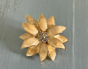 Flower Power Vintage Brooch Gold Tone W Beige Enamels Sparkly Rhinestones thumbnail 6