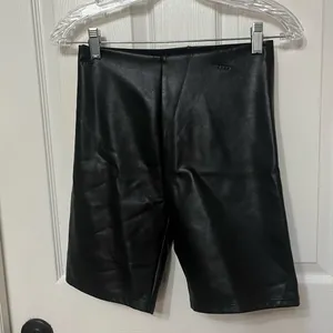 Abercrombie & Fitch High‎ Rise Black Faux Leather Bike Shorts sz Small thumbnail 4