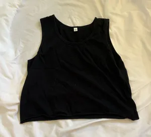Cropped Black Tank Size M thumbnail 1