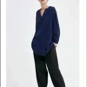 ZARA‎ Navy Lace Insert V-Neck Tunic Top Size XS thumbnail 2