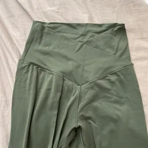 Aerie Offline Hi Rise Crossover Leggings 7/8 In Olive Green thumbnail 1