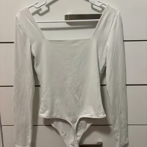 Aritzia Babaton White Sqaure Neck Bodysuit thumbnail 3