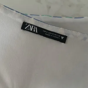 Zara blue & white daisy top EUC thumbnail 8