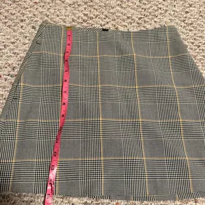 Wilfred by Aritzia Renee Plaid Pocket Mini Skirt in Cairo Gold- Size 2 thumbnail 5