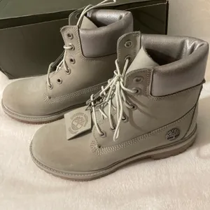 Timberland 6-Inch Premium Waterproof Boots 7.5 thumbnail 1