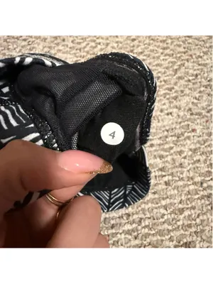 Lululemon Straight Up Bra Banana Leaf White Black- Size 4 thumbnail 3