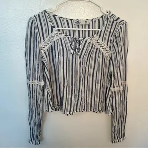 Hollister Women's Size XS Cropped Top Long Sleeve Keyhole White Blue Gray Stripe thumbnail 3