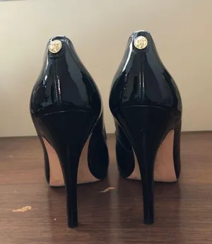 Round Toe Black Heels thumbnail 3
