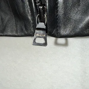 GUESS 100% Leather Jacket Womens Medium Black Zip Front Moto Biker Y2K Aesthetic thumbnail 3