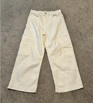 Levis Womens Size 30 White/cream High Waisted‎ Wide Leg Crop Utility Cargo Jeans thumbnail 1