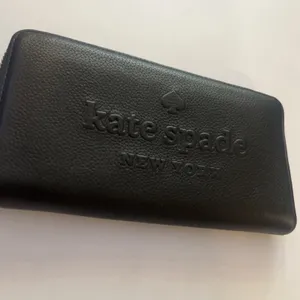 Kate Spade Neda Larchmont Avenue Pebble Leather Embossed Logo Black Wallet thumbnail 2