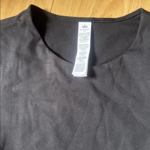 ALO Yoga SOFTSCULPT PERCISION HALF SLEEVE TEE thumbnail 3