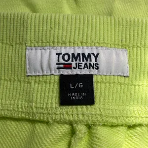 Tommy Hilfiger Logo Patch Solid Sweat Shorts Neon Lime Green Streetwear Size L thumbnail 5
