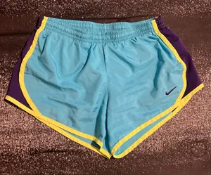 Womens medium Nike Dri Fit athletic/casual 3" running shorts w/liner thumbnail 1