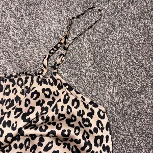 Forever 21 leopard print crop top in a M thumbnail 5