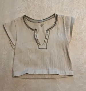 Urban Outfitters Croptop thumbnail 1