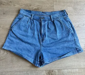 EUC American Eagle Mom Shorts Women's Size 8 High Rise Cuffed Denim Jean Pleated thumbnail 1