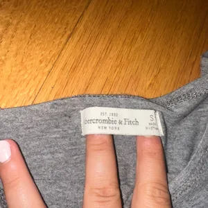 Abercrombie & Fitch Gray Off-Shoulder Bodysuit thumbnail 2