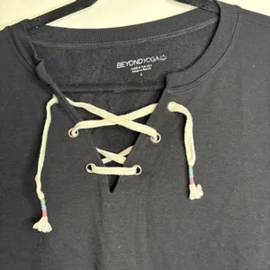 Beyond Yoga Black Lace Up Long‎ Sleeve Sweatshirt Top L Activewear thumbnail 4