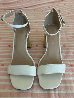 Kelly & Katie Caital Sandal Size 8 White Ankle Strap Block Heel thumbnail 1