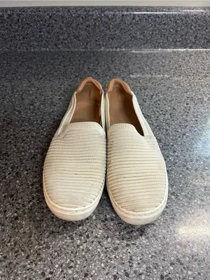 Kelly & Katie Men's Ribbed Slip-On Loafers in Cream with Tan Heel thumbnail 2