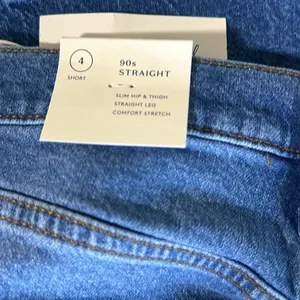 Universal thread women’s comfort stretch 90’s straight leg short thumbnail 9