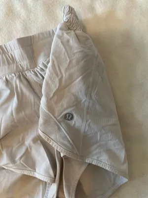 Lululemon Hot Hot Shorts thumbnail 3