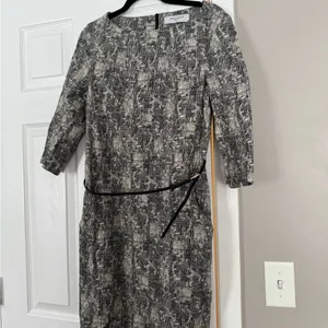 M M LaFleur Etsuko Crackle Pattern Dress With Belt Sophisticated Business Event thumbnail 4