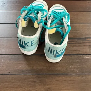 Nike Women’s Blazer Low ’77 Jumbo White Teal Green Leather Sneakers Size 11 thumbnail 6