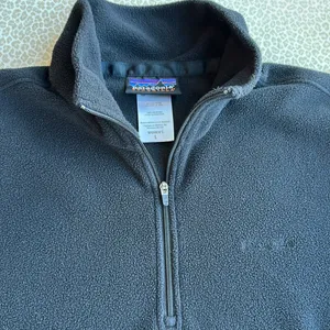 Patagonia Synchilla Women’s 1/4 Zip Black Fleece Pullover size L thumbnail 4