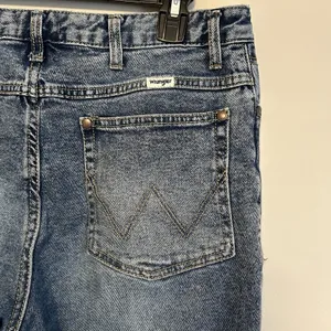 Wrangler Distressed Acid Wash Raw Hem Blue Jeans Pants Women's 30 Cotton Blend‎ thumbnail 4