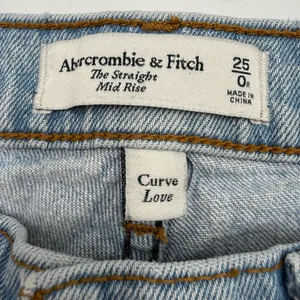 Abercrombie & Fitch Curve Love Mid Rise Straight Raw Hem Jean thumbnail 7
