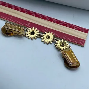 Vintage sunflower cape sweater clip. thumbnail 4