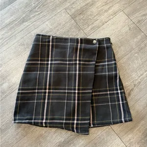 LAST PRICE🍒🤍 NO BOUNDARIES flannel faux wrap skirt 💐 thumbnail 11