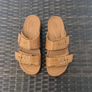 Crocs Brooklyn croco shine buckle women’s size 7 ￼ thumbnail 3