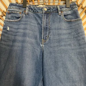 Abercrombie & Fitch Women’s High Rise The Mom Jean Curve Love in Dark Destroy 29 thumbnail 7
