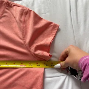 Eddie Bauer Womens Small Coral Heather Short Sleeve Active Tee Zipper Pocket thumbnail 4