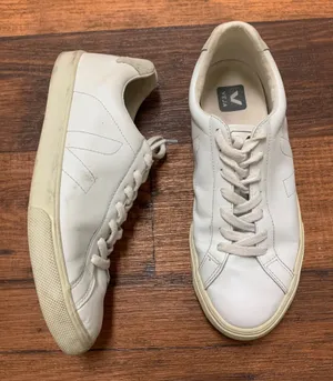 VEJA Low Leather Shoes White Sneaker Women’s Size 9 thumbnail 1